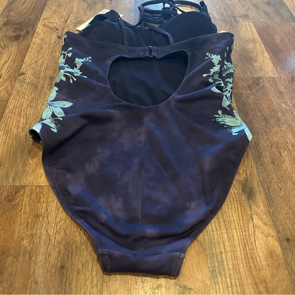 Athleta Keyhole Printed One Piece NWT sz S - Picture 4 of 10